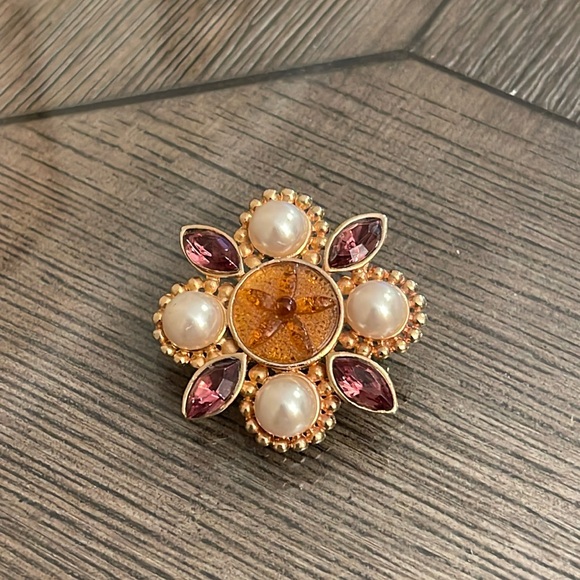 Vintage Floral Like Design Brooch with Pearl & Rhinestone Accents - Picture 15 of 15